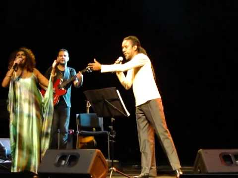 Zezé Motta e Luiz Melodia cantam "Magrelinha" - Sesc Belenzinho