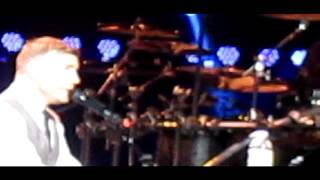 Gary Barlow &amp; Robbie Williams - Eight Letters // Live at RAH 2012