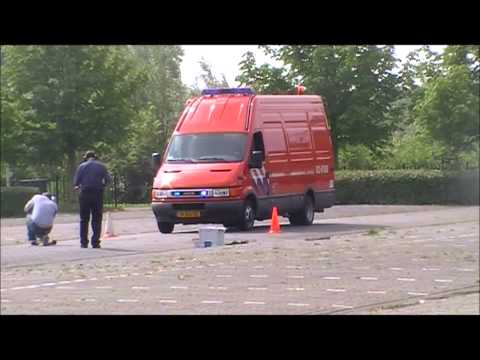 Brandweer test optische- en geluidssingalen van de voertuigen