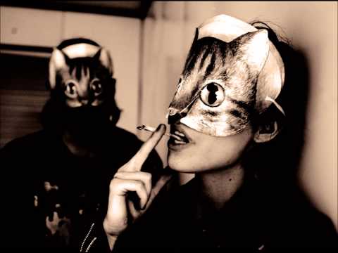 Crystal Castles VS Switches - Lay Down the Queen