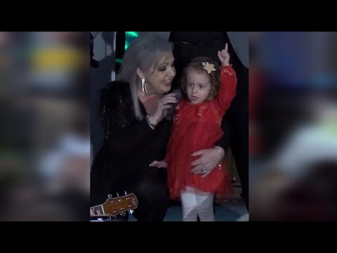 „МАКЕДОНЧЕ СОКОЛЕ“ од концертот „ЈАНКО ВО СРЦЕ ТЕ НОСИМЕ“ со Жаклина Узунова и малата Јанка Узунова