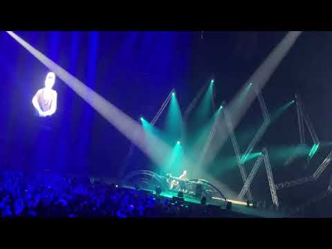 Moritz Hofbauer  🧢| Reflections Tour 2025