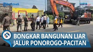 Download lagu Joint task force demolishes illegal structures on Ponorogo-Pacitan road, 7 razed by heavy equipment mp3