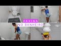 LIMPEZA NOS BANHEIROS