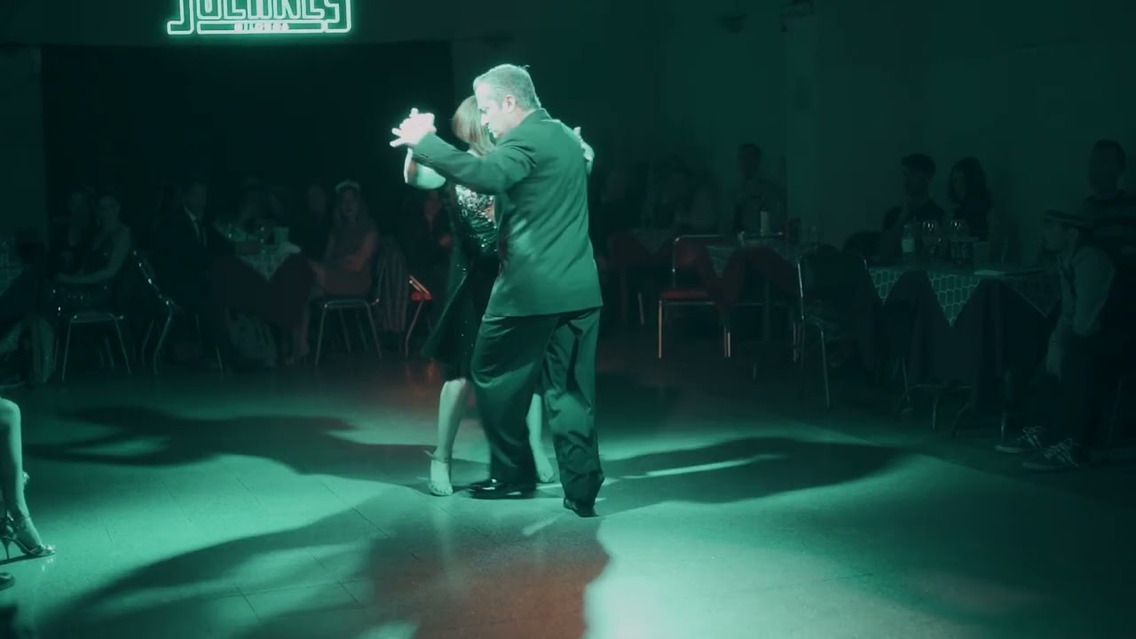 Video thumbnail for Sebastian Ripoll y Mariana Bojanich en Juernes Milonga (2/3)