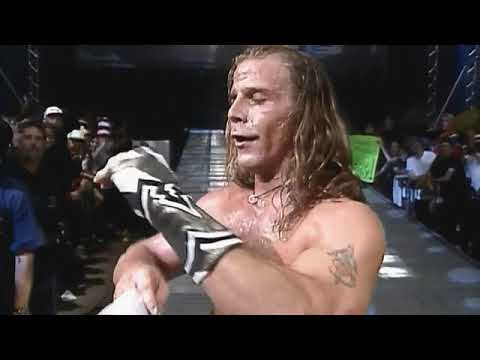 Shawn Michaels taunts a fan