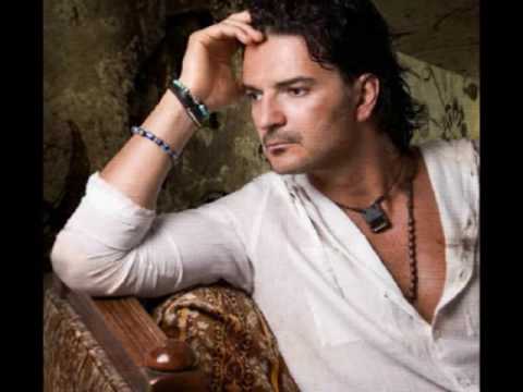 download lagu mp3 mp4 Ricardo Arjona Chismes, download lagu Ricardo Arjona Chismes gratis, unduh video klip Ricardo Arjona Chismes