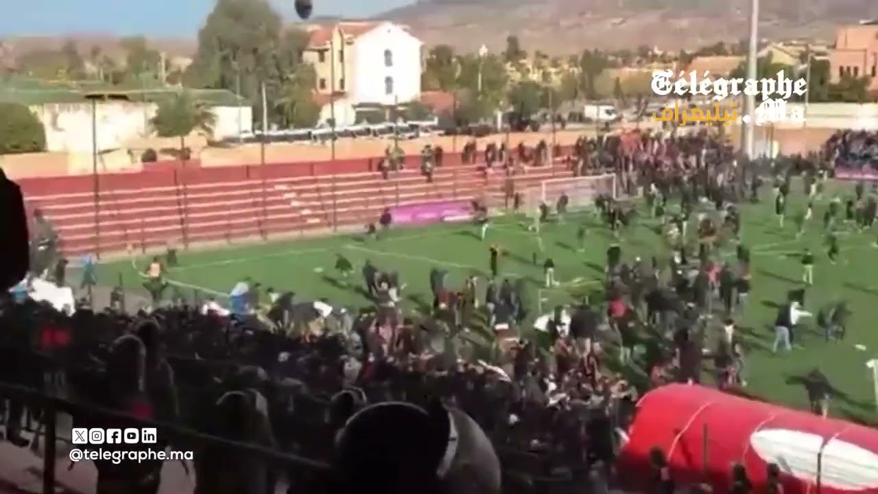 أعمال شغب خلال مباراة "أطلس خنيفرة" و الكوكب المراكشي (فيديو)