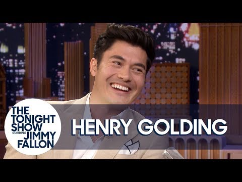 ヘンリー・ゴールディング、エミリア・クラークとの最後のクリスマスのロムコメについて詳細を語る (Henry Golding Spills Details About His Last Christmas Rom-Com with Emilia Clarke)