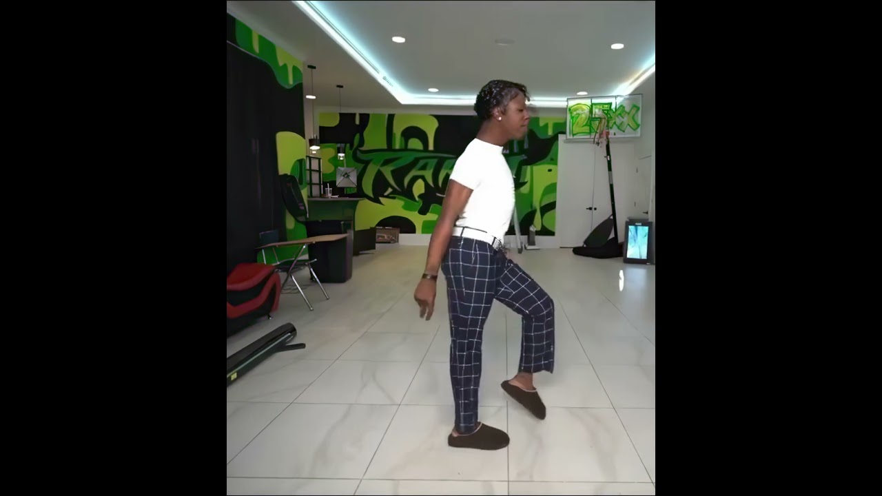 Streamers TRYING THE Michael Jackson Moonwalk 😂 #shorts