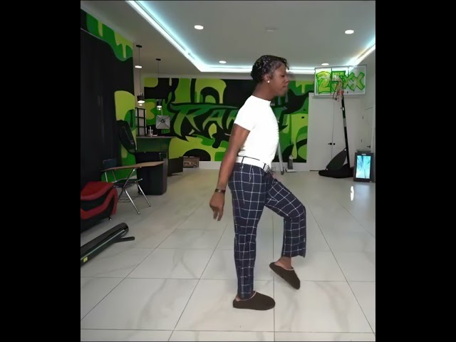 Streamers TRYING THE Michael Jackson Moonwalk 😂 #shorts SDDEFAULT Thumbnail