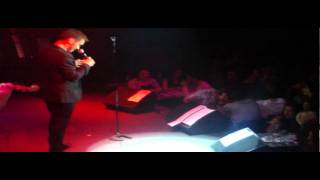 Mixalis Xatzigiannis - I agapi pou menei (Polikatoikia) (Live)