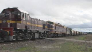 preview picture of video 'Ballast train at Breadalbane : Australian Railways'