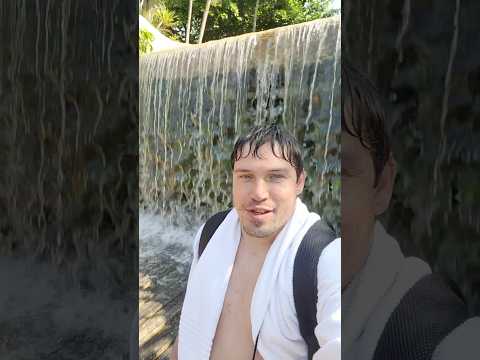 Encontrei essa Cachoeira Top No balneário Nascente Azul.