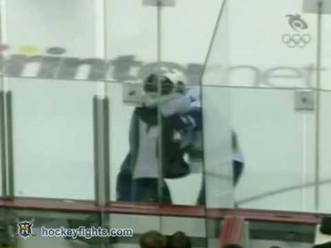 Alexandre Burrows vs Dan Hamhuis