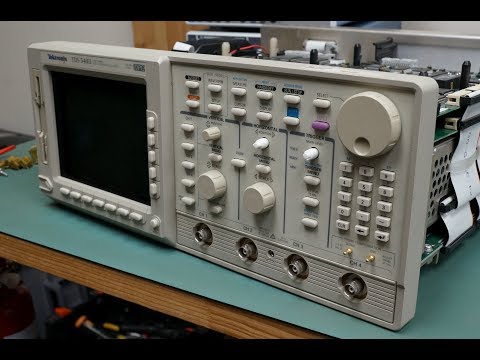 EEVblog #1185 - Dumpster Tek 500MHz TDS540D Scope