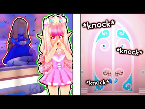 HUNTING FOR THE BLUE GIRL IN CAMPUS 3 FOR THE FIRST TIME... ROBLOX Royale High