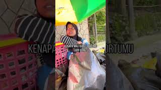 This younger brother prefers to help his parents sell ? #shorts #fyp #trend #rilax #epiceponym