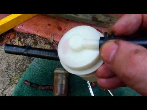 How to change a suzuki samurai fuel filter