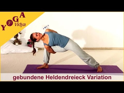 Heldendreieck Variation – Vira Bhadrasana in gebundener Form mit Carlotta