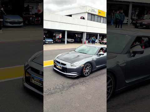 Thumbnail for Nissan GTR acelerando a fondo en el Autódromo de BsAs TrackDay Argentina