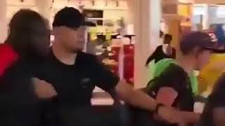 KAARIS SE BAGARRE AVEC BOOBA ET SES GARDES ( VIDEO OFFICIEL PART 1 )