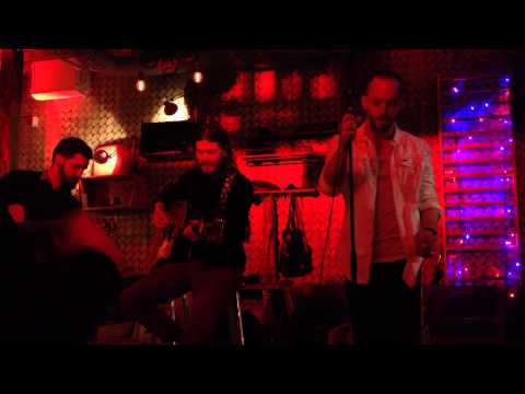 "ett band" acoustic at "laika"-club hornshuset stockholm