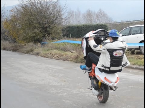 Aprilia SR50 Wheelie, Burnout! [Moto-Stunt Radovish]