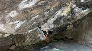 Photo of problem Schist Cave Right in Leavenworth boulder Area