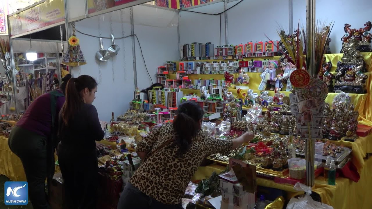 Peruanos recorren tradicional feria de los deseos en Lima para pedir prosperidad en este 2026