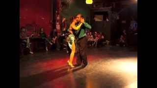 Santiago Castro y Karina Colmeiro - Cacareando