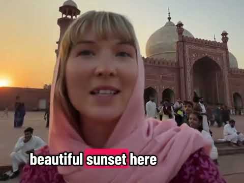 British Woman Gets Harassed While Visiting a Mosque In Pakistan 