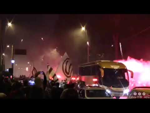 "LA MEJOR HINCHADA DEL M(U)NDO" Barra: Trinchera Norte &bull; Club: Universitario de Deportes &bull; País: Peru