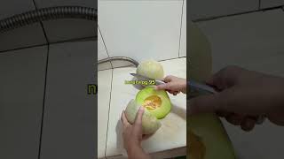 Download lagu Just tried this fruit on a whim but got hooked because it's so delicious and sweet #melon mp3