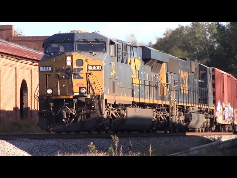 CSX 701 leads CSX M606-21 through Byromville, GA 10/23/22