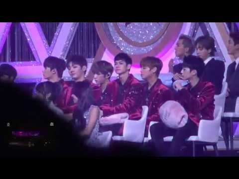 Bts wanna one twice winner reaction to black pink in GOLDEN DISK AWARDED 180110 SUBSCRIBE )