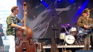 Dumari & Spuget (Tuomari Nurmio): Tuhma hauva (live). Rotuaari Piknik 2014 -festivaali, Oulu