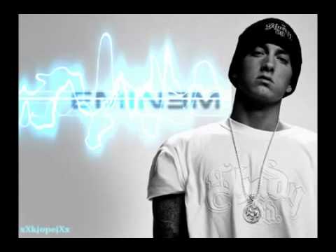 Video per il significato della canzone Can't back down di Eminem