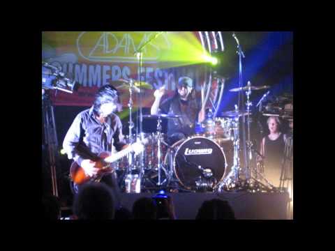 Mad drummer ''Steve Moore'' plays with Mike Portnoy - drummersfestival Belgium
