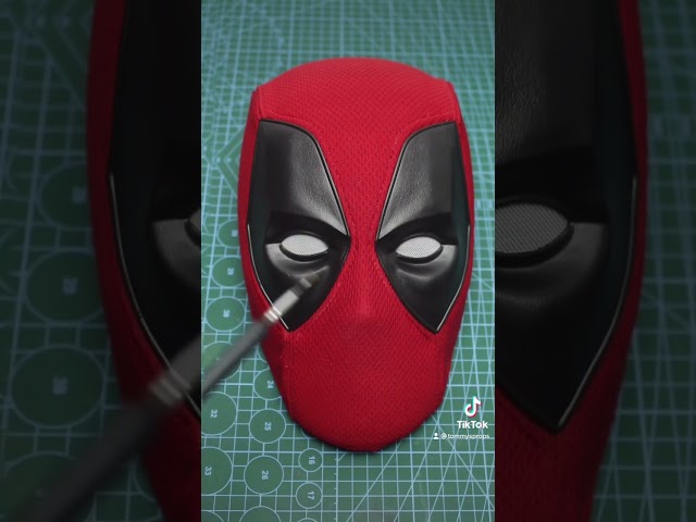 Vídeo relacionado con Marvel Sudadera con Capucha Unisex de Deadpool | Jersey para Adultos en Rojo y Negro con Ojos de Mascara de Deadpool en Capucha