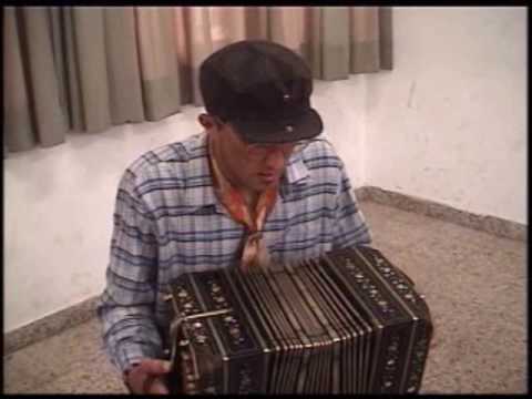 Gris de ausencia - Adaptación