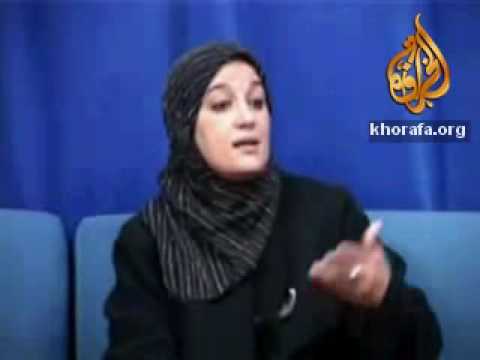 ابنة عبد السلام ياسين تبيح الجلوس على مائدة يدار عليها الخمر