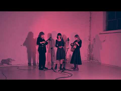Shivers (The Boys Next Door Cover) LIVE at Apax Warehouse- Folk B*tch Trio