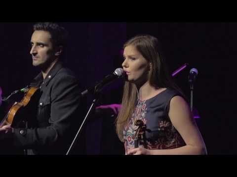 Katarzyna Lassak, Sebastian Karpiel-Bułecka, "W żółtych płomieniach liści"