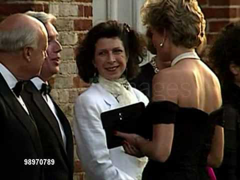 download lagu mp3 mp4 Princess Diana Black And White Dress, download lagu Princess Diana Black And White Dress gratis, unduh video klip Princess Diana Black And White Dress