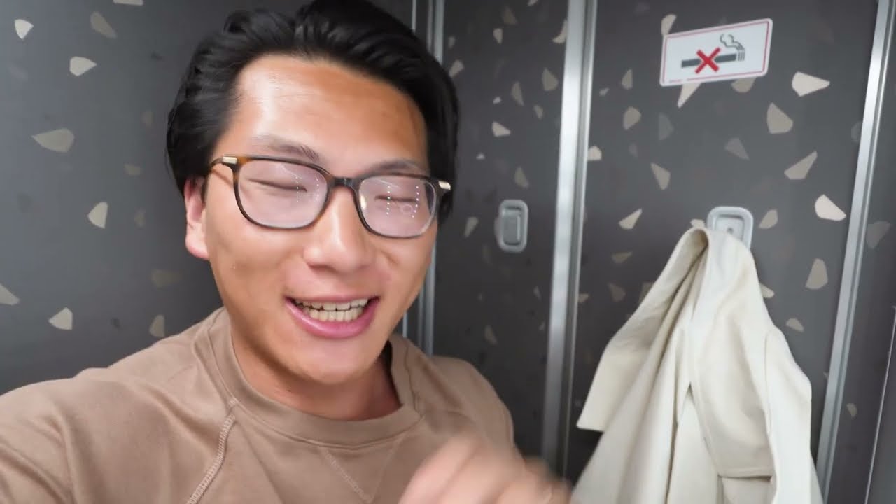 Singapore Airlines SilverKris Business Class Lounge thumbnail