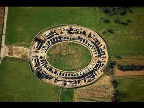 Anfiteatro di Luni - Ortonovo (Sp) : La Stonehenge italiana.