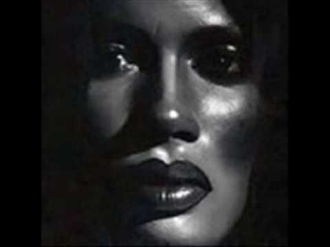 GRACE JONES PARS.