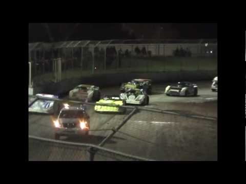 Super Sedans - A-Main - Hotondo Homes Queensland Series (Round 02) - Charlton Raceway - 05.11.11