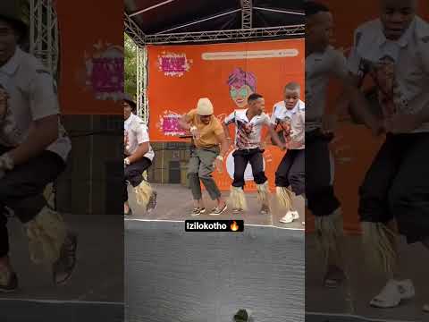 Mjolisi ubuhle obungaka performance #maskandi #dance #football